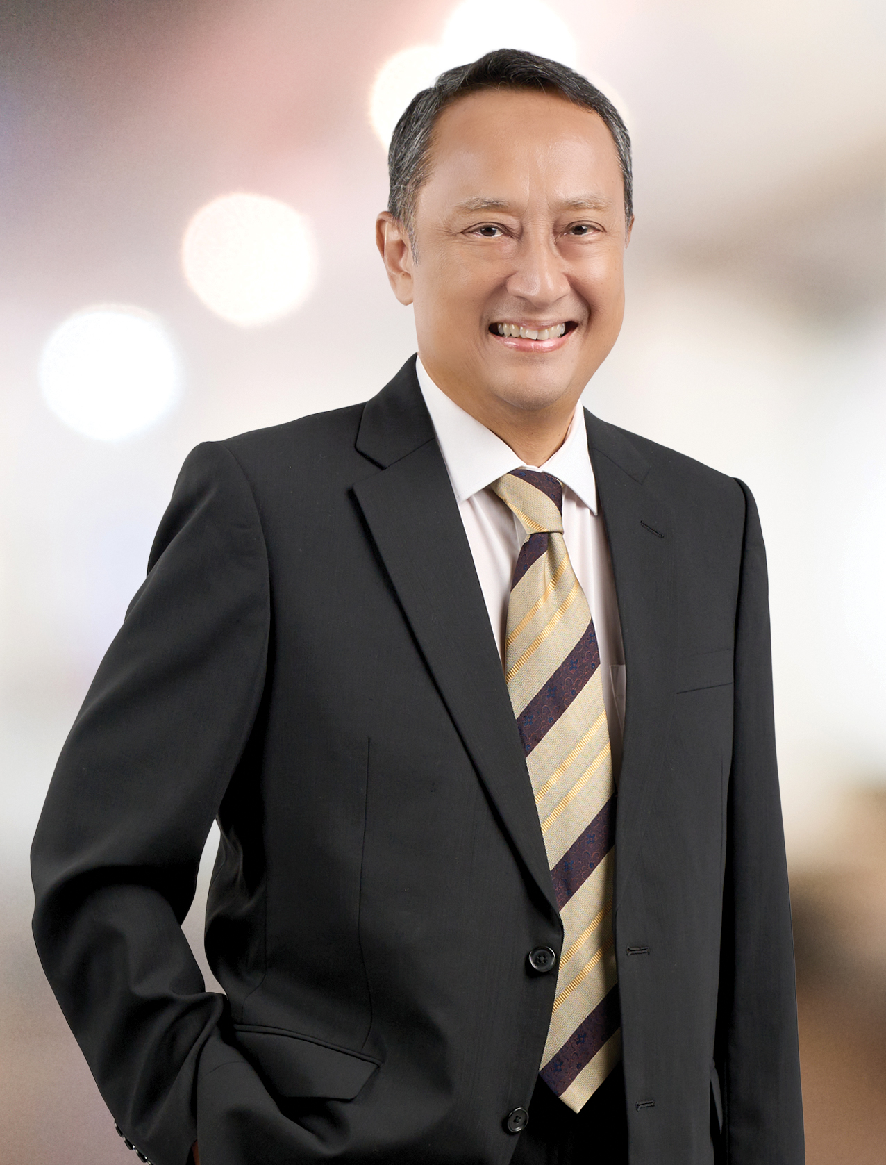1. ENCIK AQIL